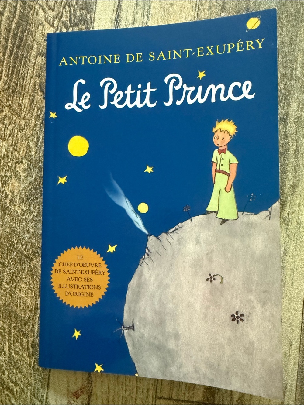 Le Petit Prince Paperback - words in French. Colorful illustrations.